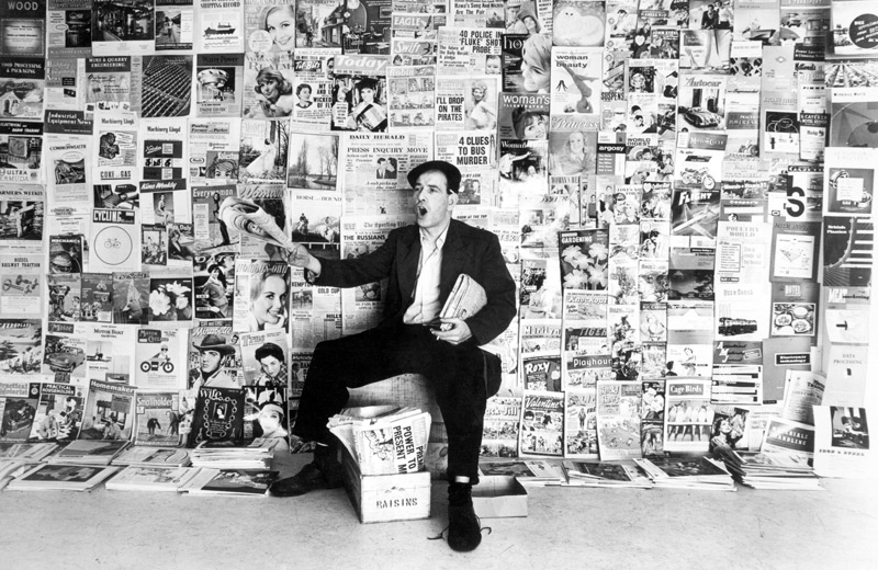 Newspaper salesman, c.1960 van English Photographer