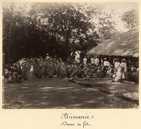 Burmese dancers celebrating, Burma, late 19th century van English Photographer
