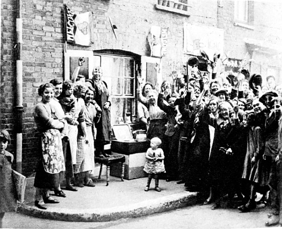 Jubilee Decoration in the East End, May 12th 1935 van English Photographer