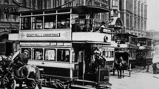 Trams in Manchester, c.1900 van English Photographer