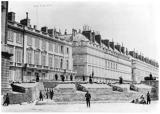 Barricade during the Commune of Paris in Rue de Rivoli van French Photographer
