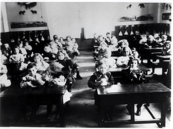Children in a classroom (b/w photo)  van French Photographer