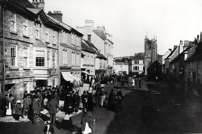 Market at Okehampton, Devon, c.1900 (b/w photo)  van French Photographer