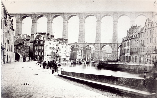 The Viaduct at Morlaix, c.1880 (b/w photo)  van French Photographer