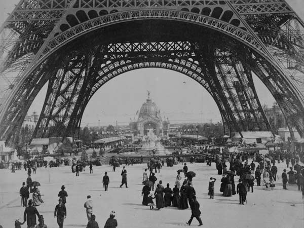 Under the Eiffel Tower, from ''L''Album de l''Exposition 1889'' by Glucq, Paris 1889 (photogravure)  van French Photographer