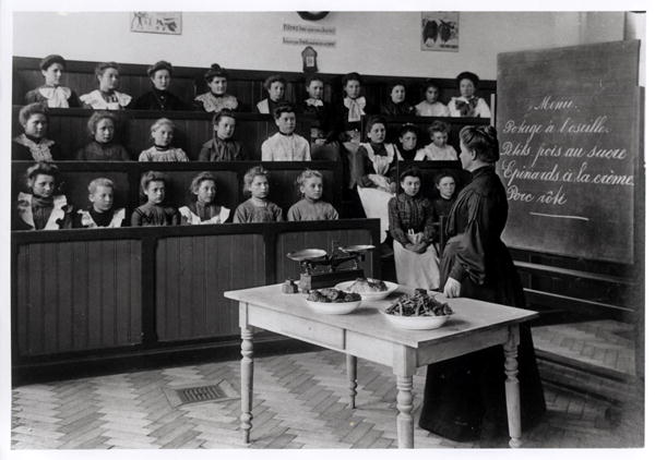 Young girls in a cookery lesson (b/w photo)  van French Photographer