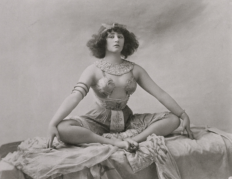 Colette (1873-1954) acting in ''Reve d''Egyptienne'', 1907 (b/w photo)  van Reutlinger Studio (1850-1937)