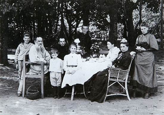 Family portrait of the author Leo N. Tolstoy, from the studio of Scherer, Nabholz & Co. van Russian Photographer