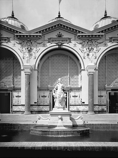 Portico and fountain at the Universal Exhibition, Paris van Adolphe Giraudon