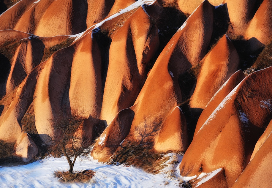Winter Sun at Cappadocia van Ahmet Cetintas