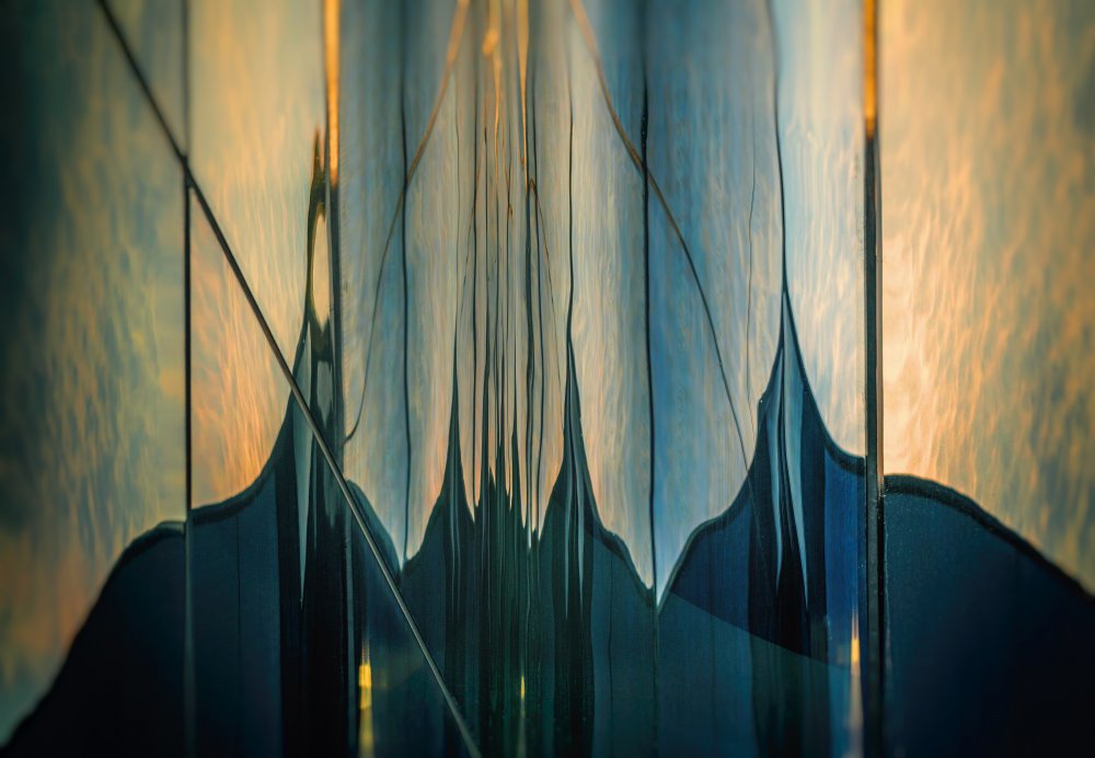 Curved glass reflection van Aleš Klabus