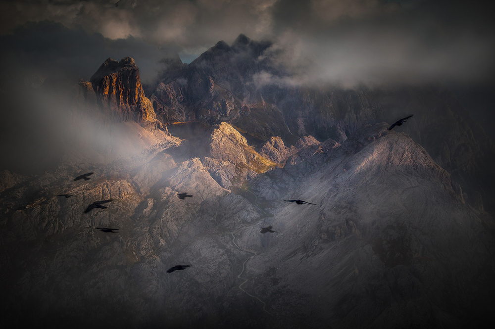 Flying over the Peaks van Alessandro Traverso