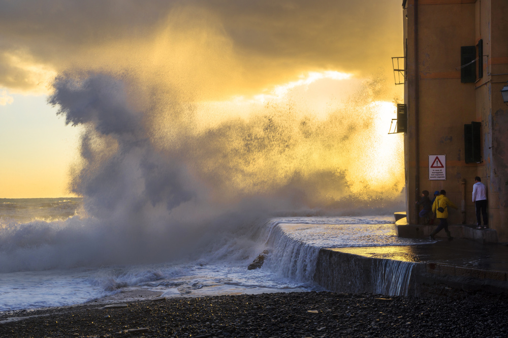 Sea Storm in Genoa van Alessandro Traverso