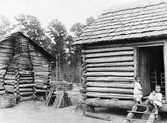 Log cabins in Thomasville, Florida, c.1900 van American Photographer