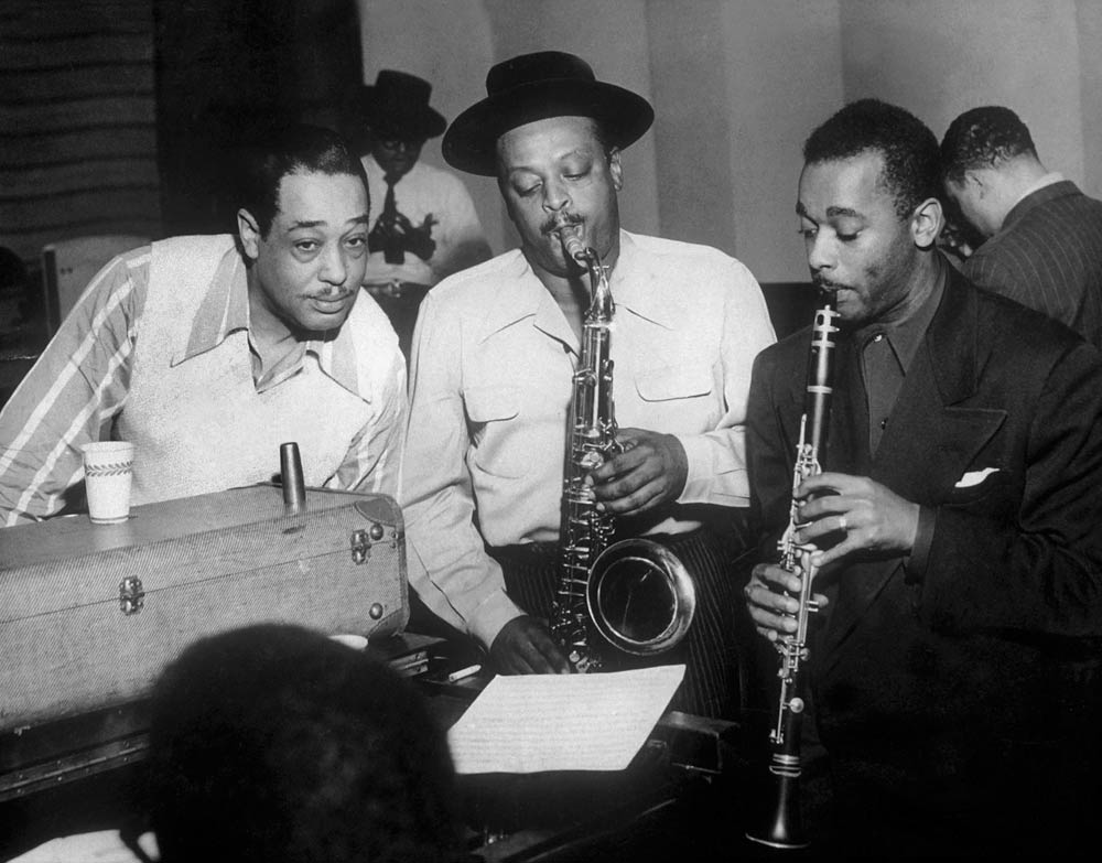 Duke Ellington with Ben Webster and Jimmy Hamilton at Carnegie Hall van American Photographer, (20th century)