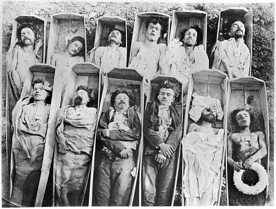 Communards in their coffins, c.1871 van Andre Adolphe Eugene Disderi