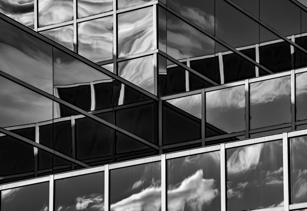Cloud Reflections, EMU #74BW van Andrew Beavis