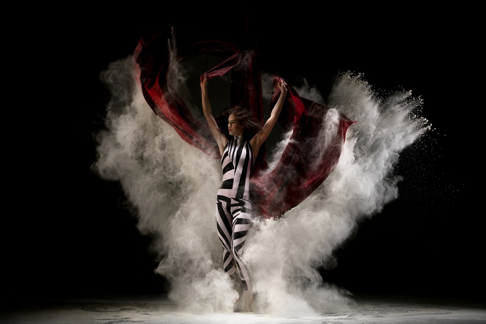 The Dance of Dust - 2 van Andrey Guryanov