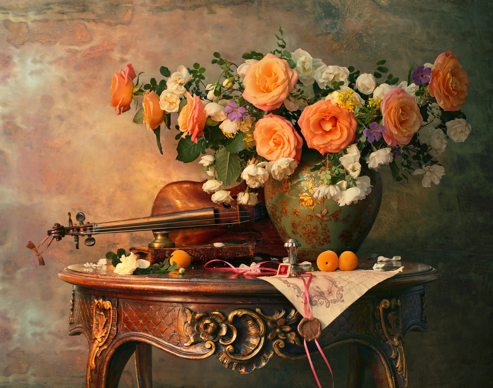 Still life with violin and roses van Andrey Morozov