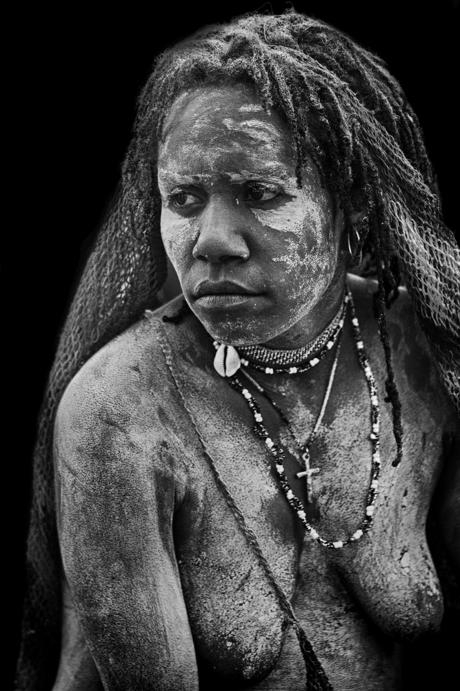 Papua Woman van Angela Muliani Hartojo