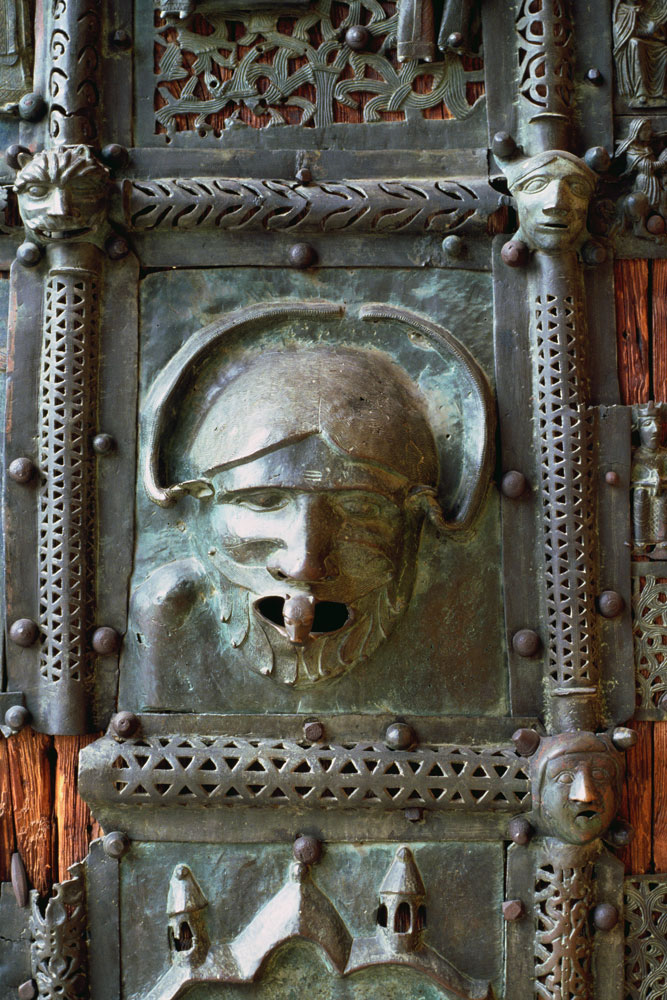 Gargoyle panel from the left door of the portal van Anonym Romanisch