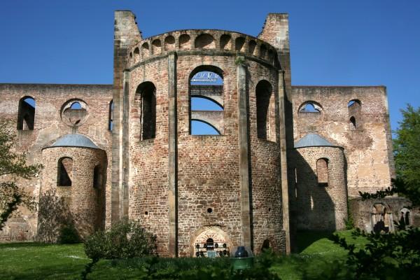 Kirchenruine van Anonym Romanisch