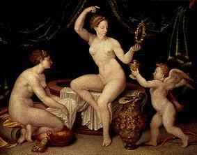 Venus betrachtet sich nach dem Bade im Spiegel, Amor reicht den Salbentiegel van Anonym, Haarlem