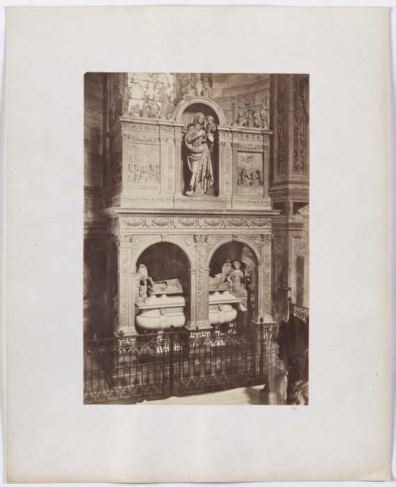 In the Charterhouse of Pavia: view of a tomb in the church van Anonym