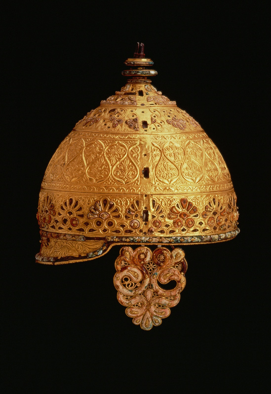 Celtic helmet found at AgrisCharante van Anoniem