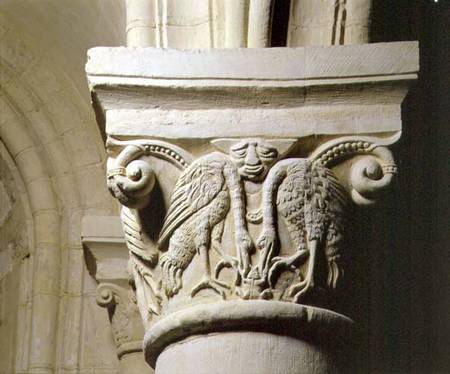 Column capital bearing symmetrically arranged storksfrom the hemicycle choir van Anoniem
