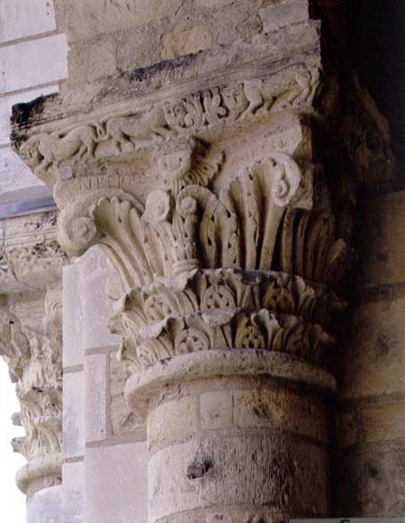 Column capital with stylised foliate designfrom the porch of the church of the Benedictine Abbey van Anoniem
