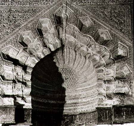 Detail of a keel arch on the Tomb of the Abbasid Khalifs van Anoniem