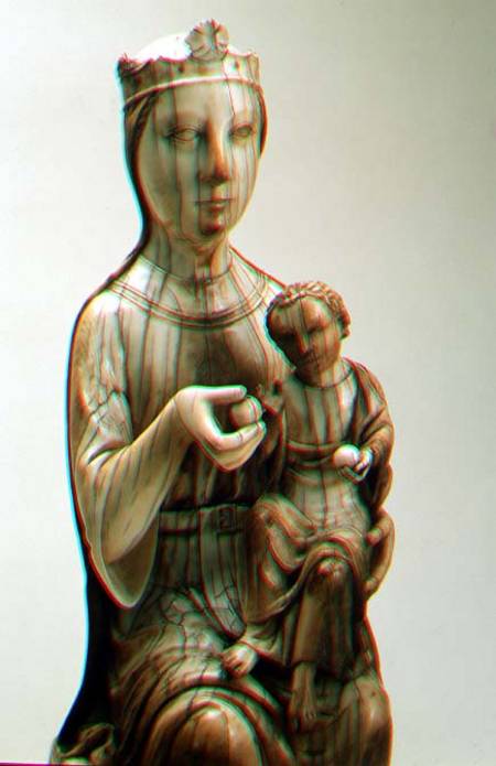 Madonna and Child, detail of ivory statue,French van Anoniem