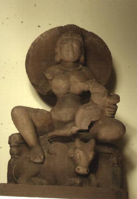 Sandstone figure of Parvati with her child van Anoniem