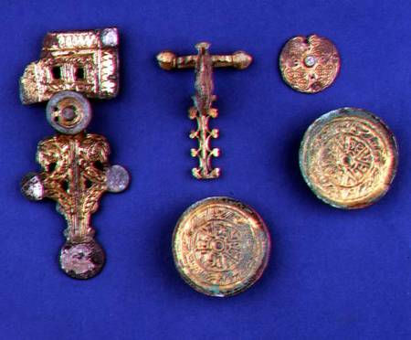 Selection of Anglo-Saxon jewellery; gilded bronze brooch; gilded bronze crossbow fibula; gilded copp van Anoniem