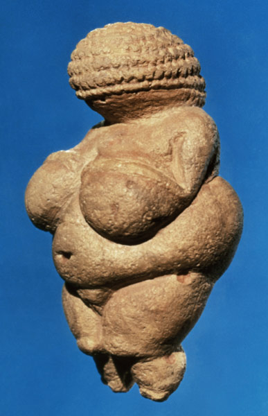The Venus of Willendorf, side view of female figurine, Gravettian culture,Upper Palaeolithic Period van Anoniem