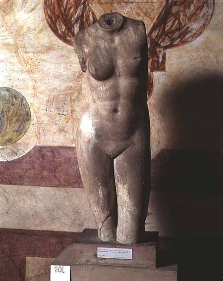 Torso of Aphrodite, Roman copy of the Greek original by Praxiteles van Anoniem