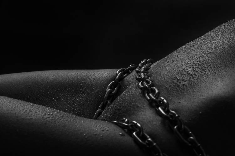 chain drops van Antonia Glaskova