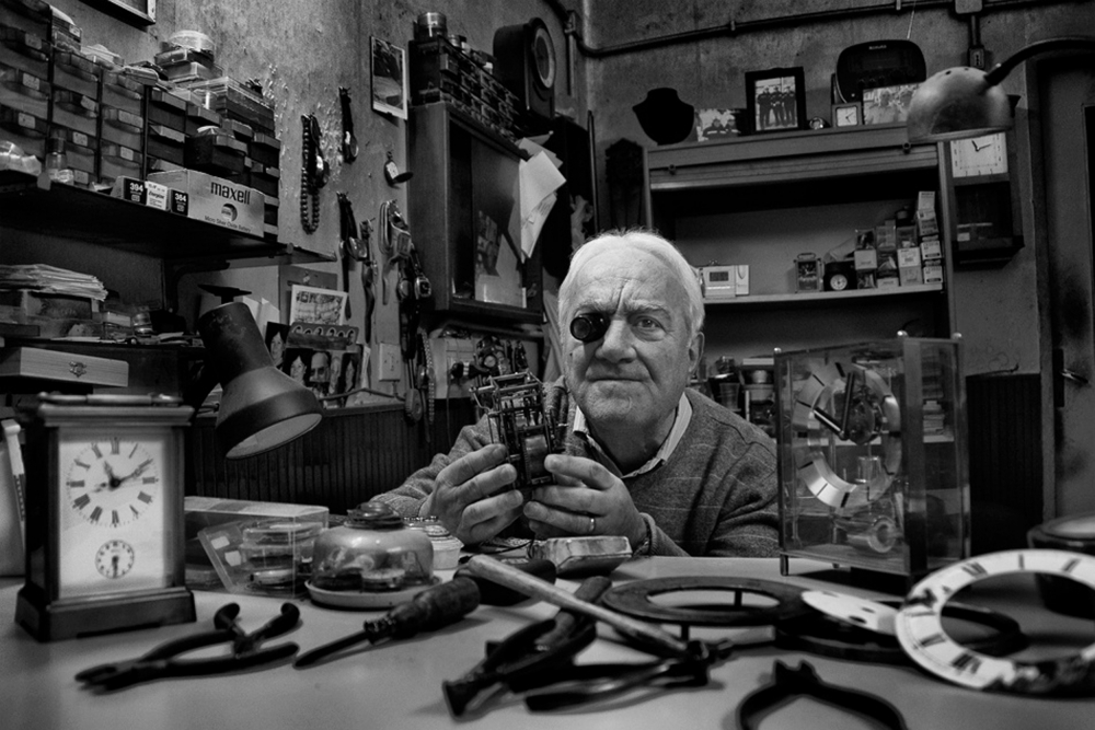 Mr. Ciro the watchmaker van Antonio Grambone