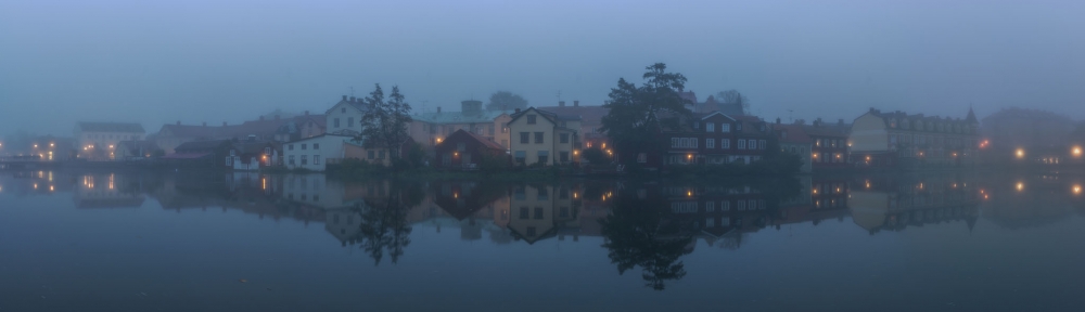 When darkness begins to release its grip of the Old Town van Arne Östlund