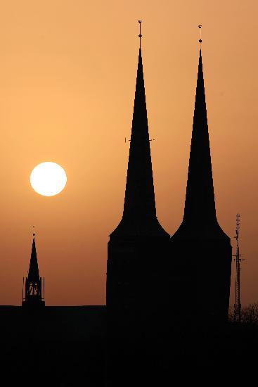 Sonnenaufgang über Lübeck van Bodo Marks