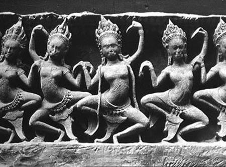 Dancing Apsarasas, detail from a frieze van Cambodian
