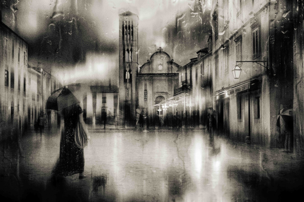 ...As we walked the city streets, you never said a word... van Charlaine Gerber