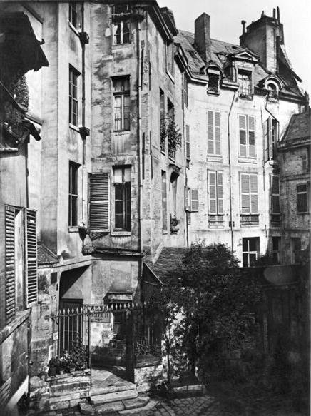 Rohan courtyard, Paris, 1858-78 (b/w photo)  van Charles Marville