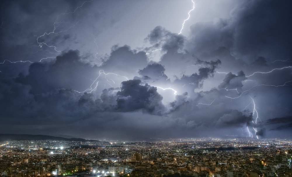 Lightning over Athens van Chris Kaddas