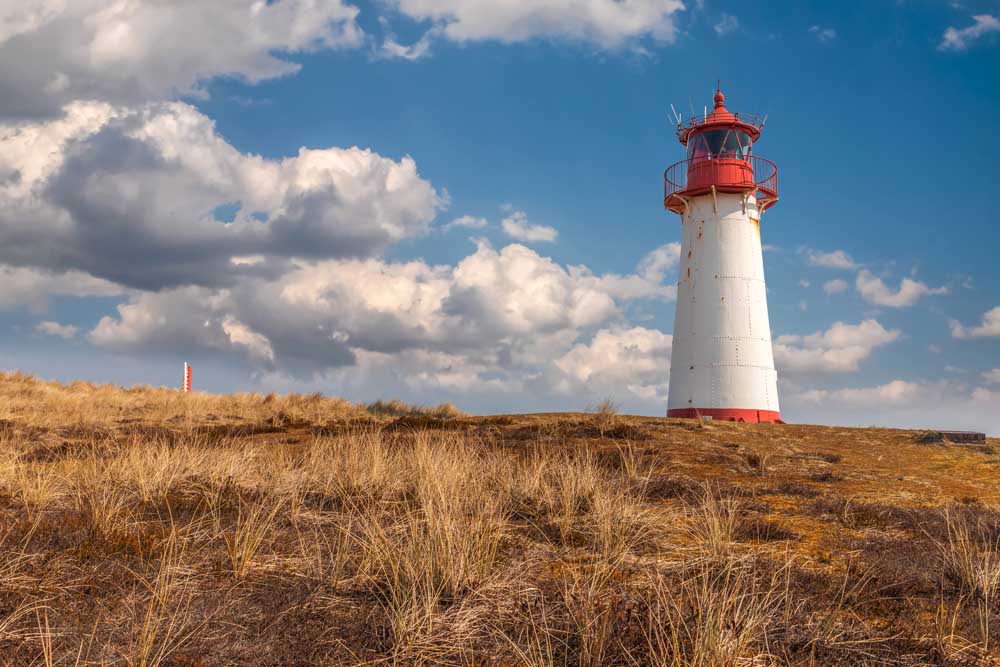 List-West lighthouse in the Ellenbogen Peninsula nature reserve van Christian Müringer