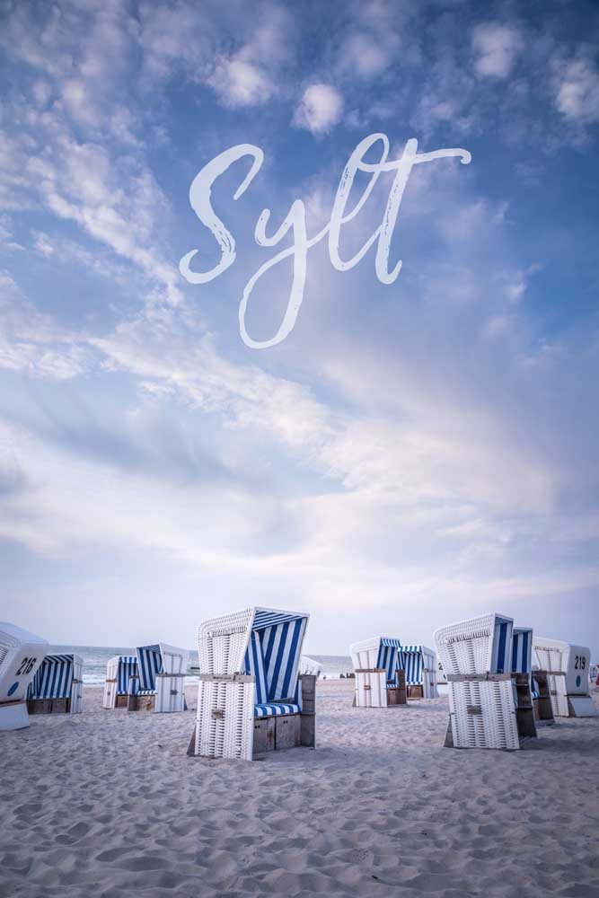 Summer evening with beach chairs with the lettering Sylt van Christian Müringer