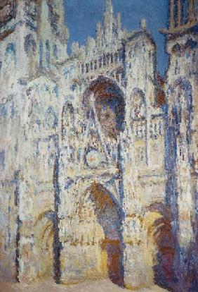 Portaal van de kathedraal van Rouen met de toren Saint-Romain in het volle zonlicht