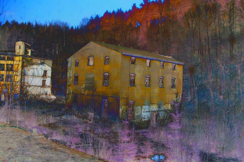 Verfallene Fabrik im Erzgebirge I van Christophe Didillon