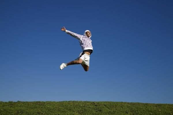 man jumping van Diego Cervo